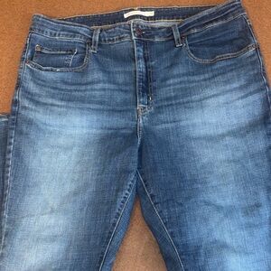 Levi's 725 Women's High Rise Boot Cut Jeans in Blue